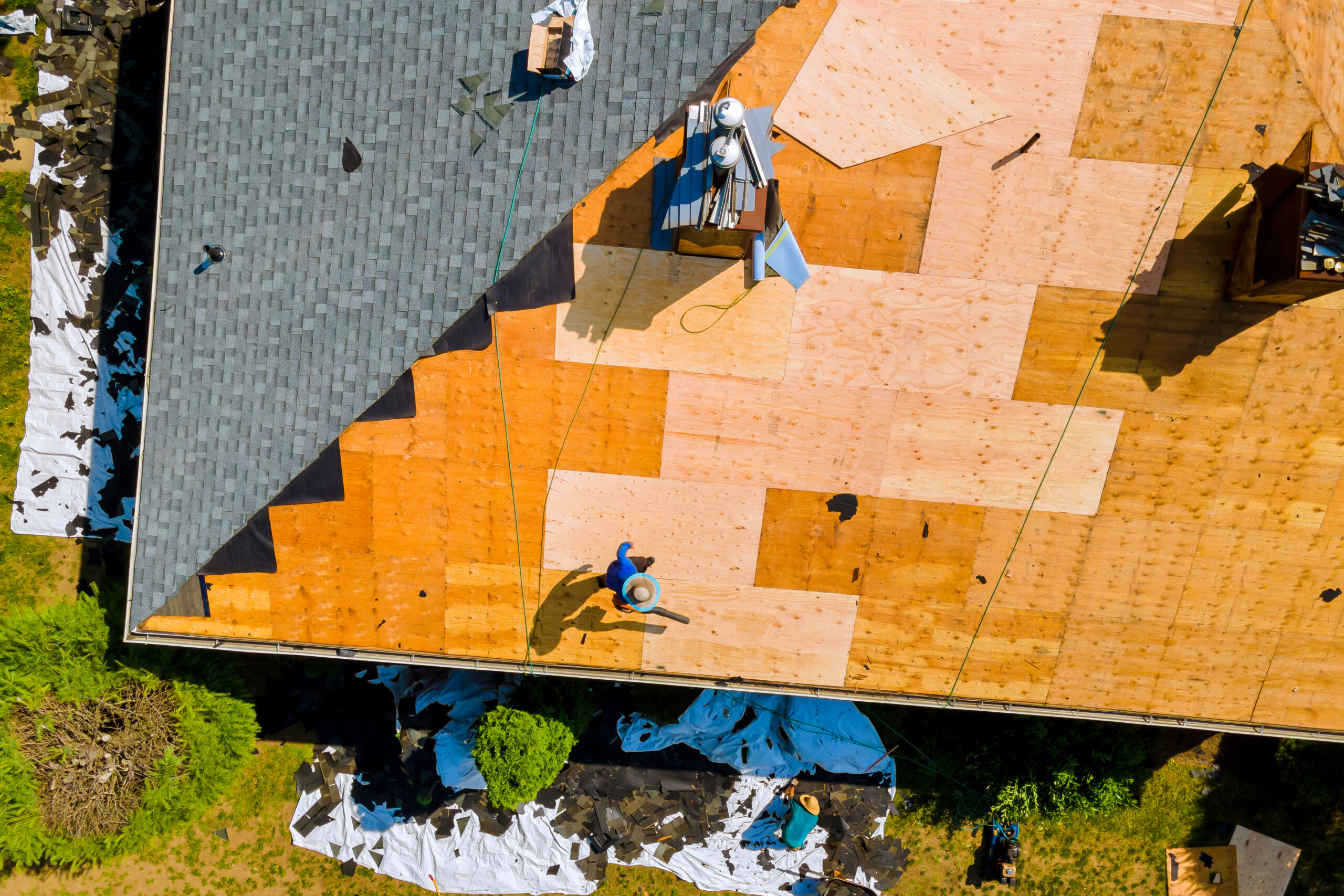 Roofing Services Lynn Heaven FL Roof repair by replacing old asphalt bitumen a shingles