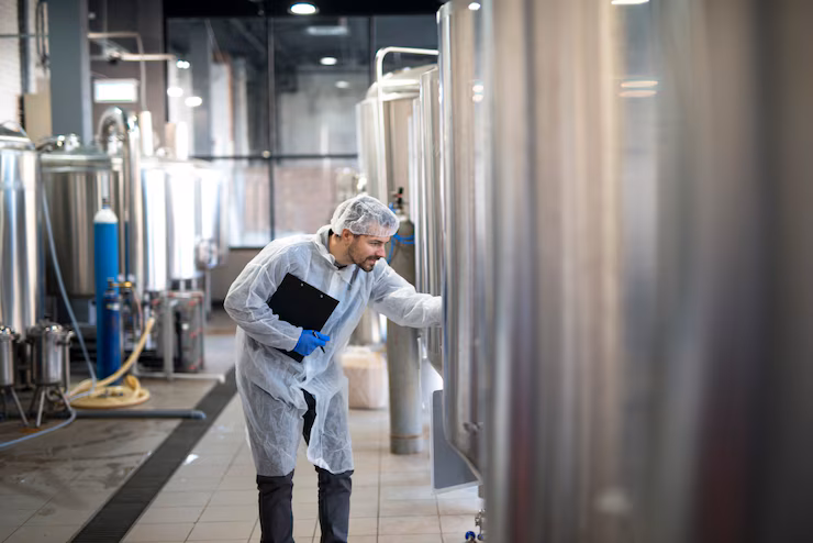 professional-technologist-controlling-industrial-process-production-plant_342744-1160